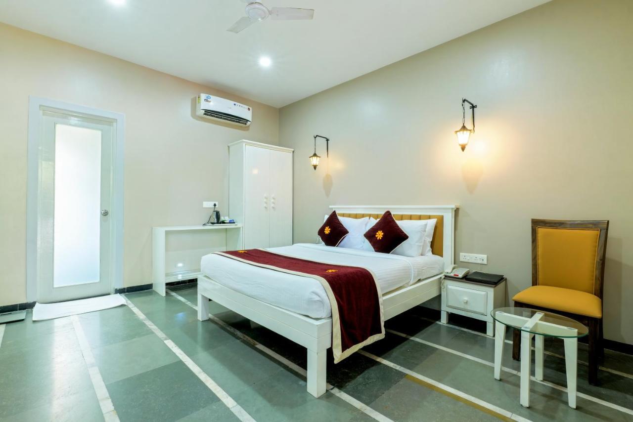 Gold Beach Villa Даман Экстерьер фото