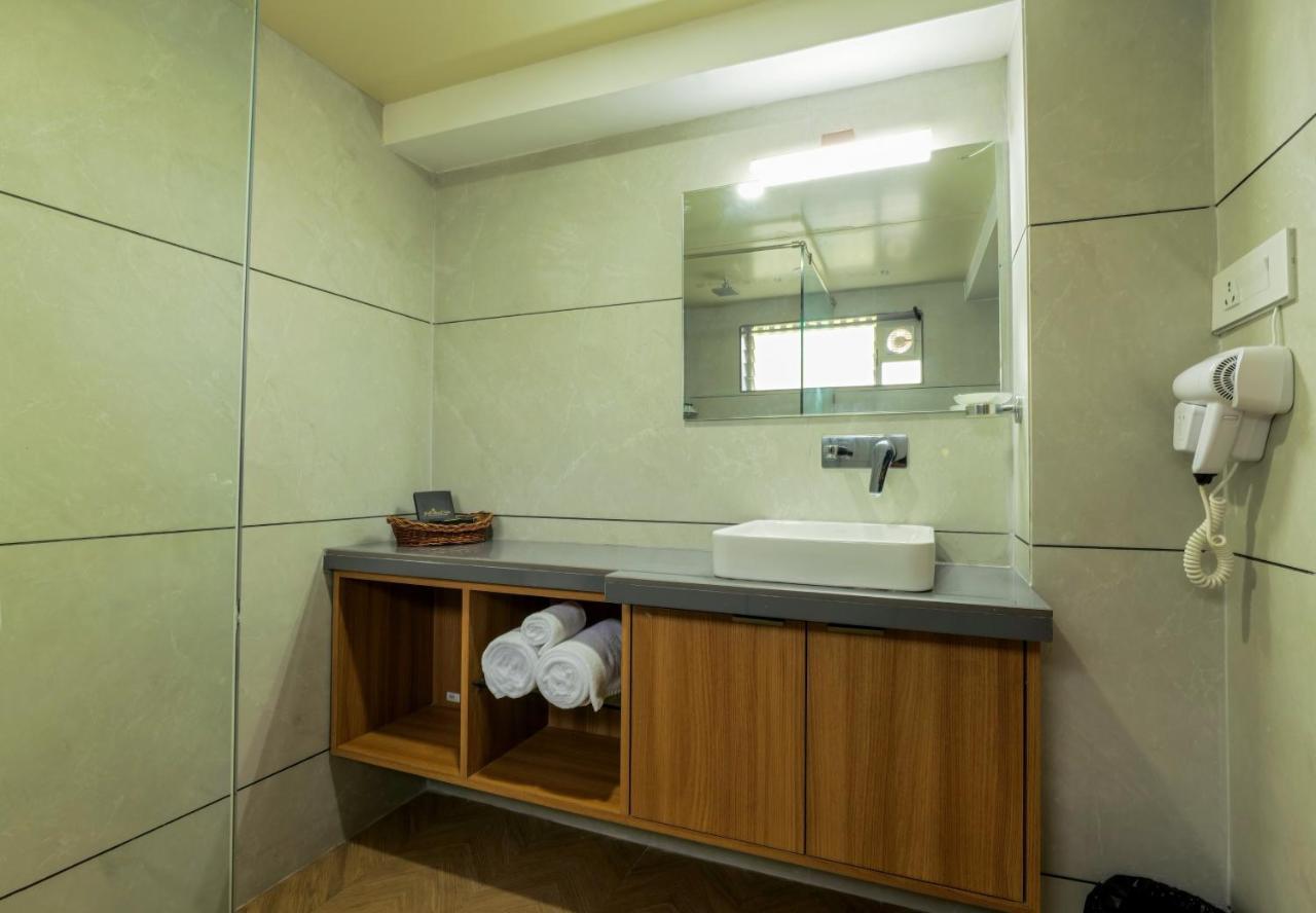 Gold Beach Villa Даман Экстерьер фото